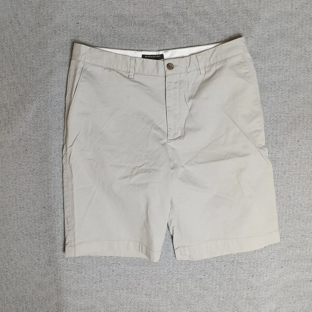 Banana Republic Chino Shorts Mens 34 Khaki Excellent Cotton Elephant Logo